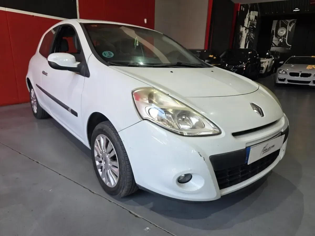 Usado Renault Clio II 75 CV (55 kW) 2009 Blanco Utilitario
