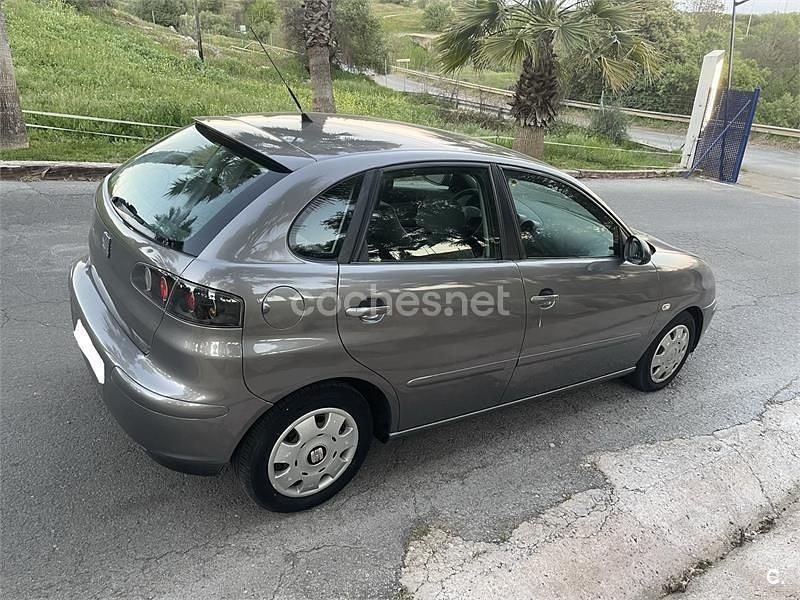 Usado Seat Ibiza Stella 64 CV (47 kW) 2004 Gris / plata Utilitario
