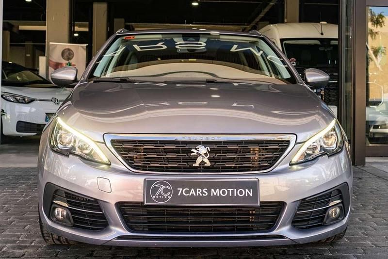 Usado Peugeot 308 SW Active 131 CV (96 kW) 2019 Gris Familiar