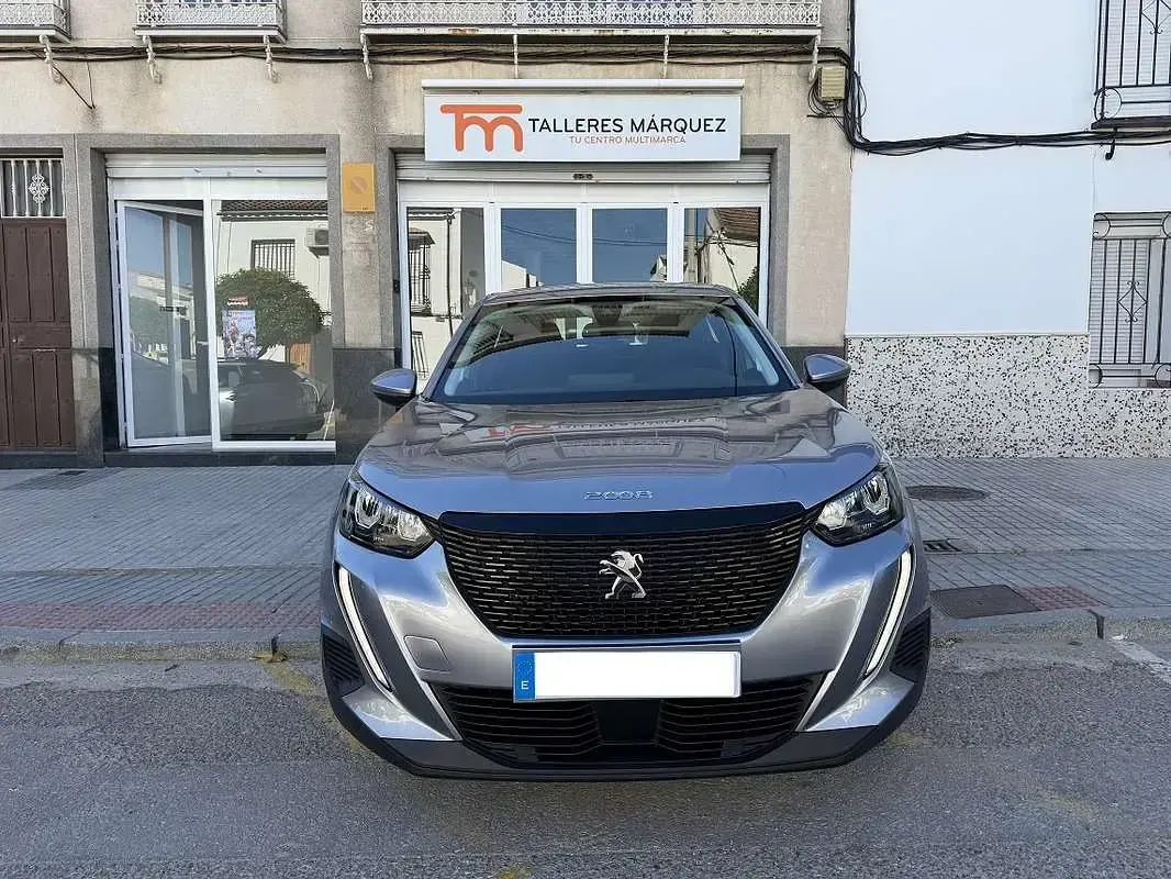 Usado Peugeot 2008 Active 110 CV (80 kW) 2021 Gris SUV