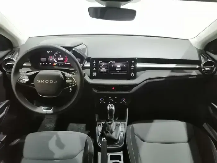 Usado Skoda Fabia Selection 115 CV (84 kW) 2025 Negro Utilitario