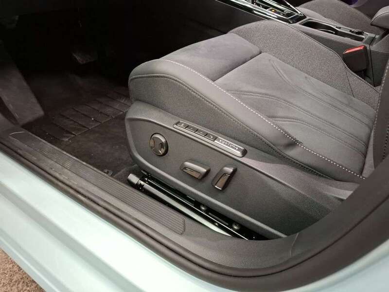 Amarillo Usado 2025 VW Golf VIII Style Berlina | 28.790 € - Imagen 1/2