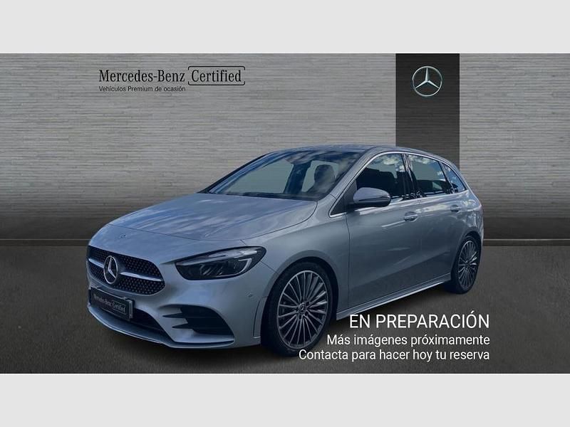 Usado Mercedes B200 AMG line 150 CV (110 kW) 2025 Gris / plateado Monovolumen