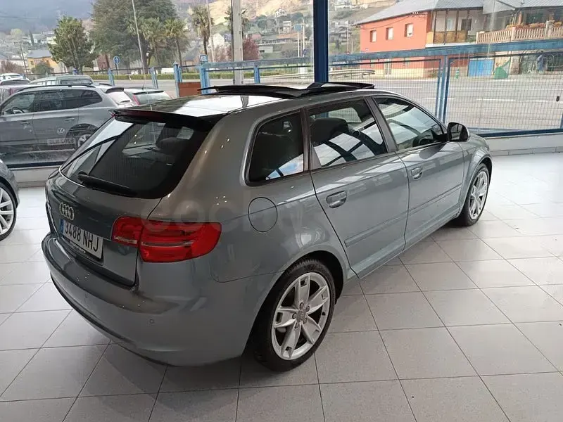 Usado Audi A3 Attraction 125 CV (91 kW) 2012 Gris / plata Utilitario