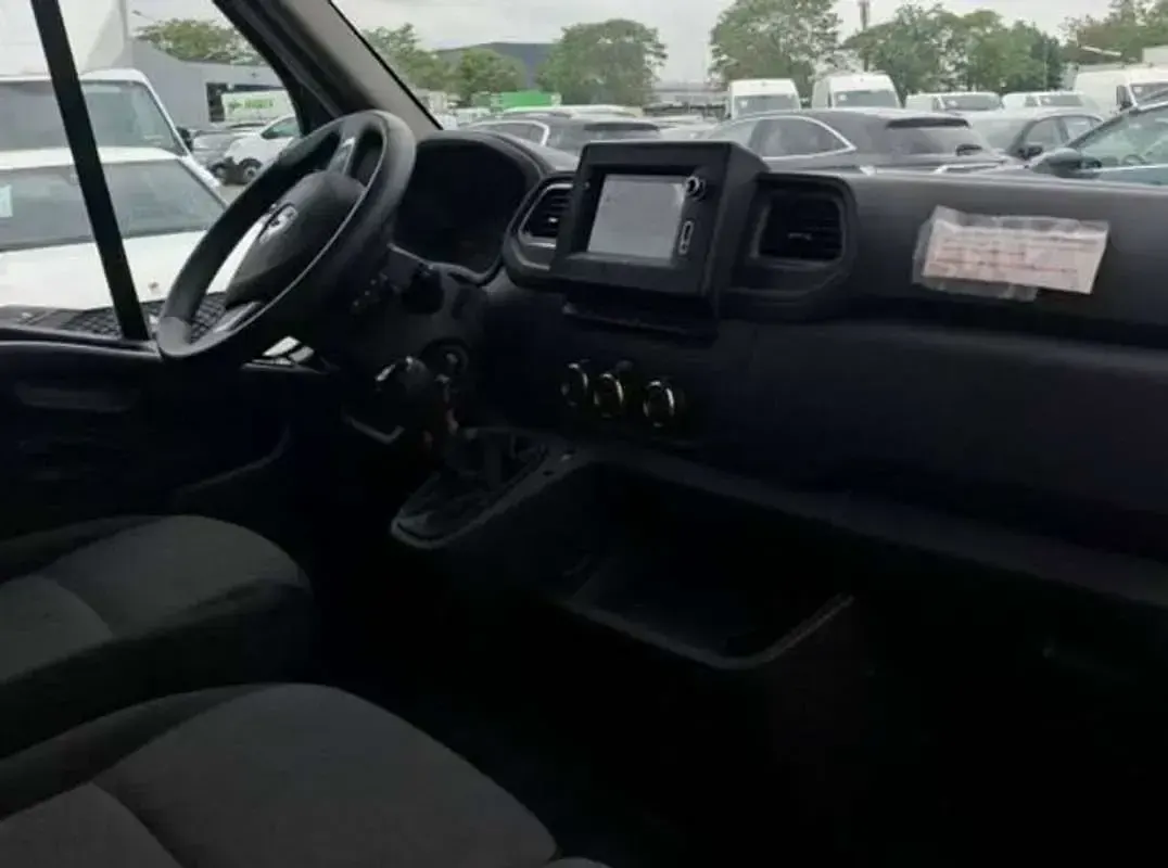 Usado Renault Master 145 CV (106 kW) 2024 Blanco Monovolumen