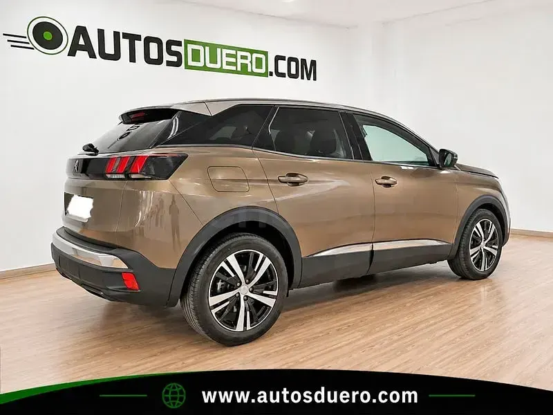 Usado Peugeot 3008 Allure 130 CV (95 kW) 2020 Marrón SUV