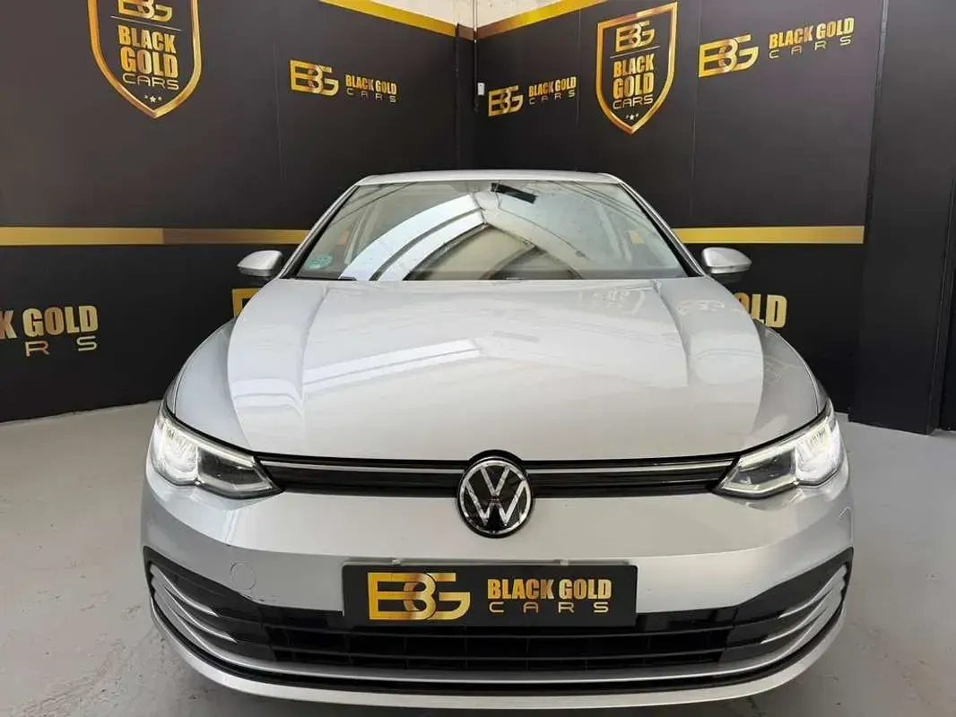 Usado VW Golf VIII Life 116 CV (85 kW) 2022 Gris Utilitario