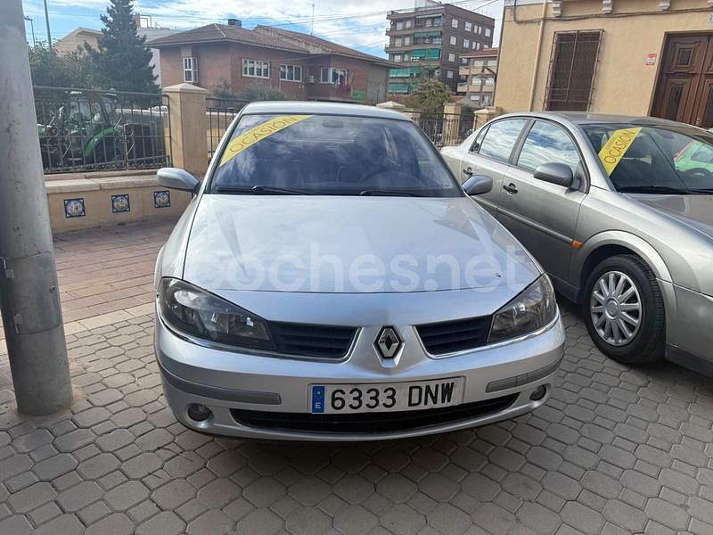 Gris / plata Usado 2005 Renault Laguna II Dynamique Berlina | 3200 € (Un poco caro) - Imagen 1/1
