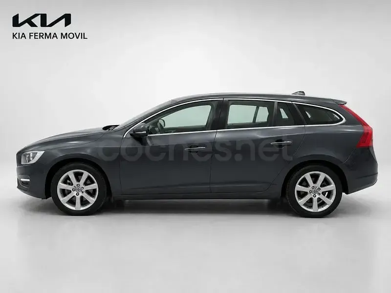 Usado Volvo V60 Momentum 150 CV (110 kW) 2016 Azul Familiar