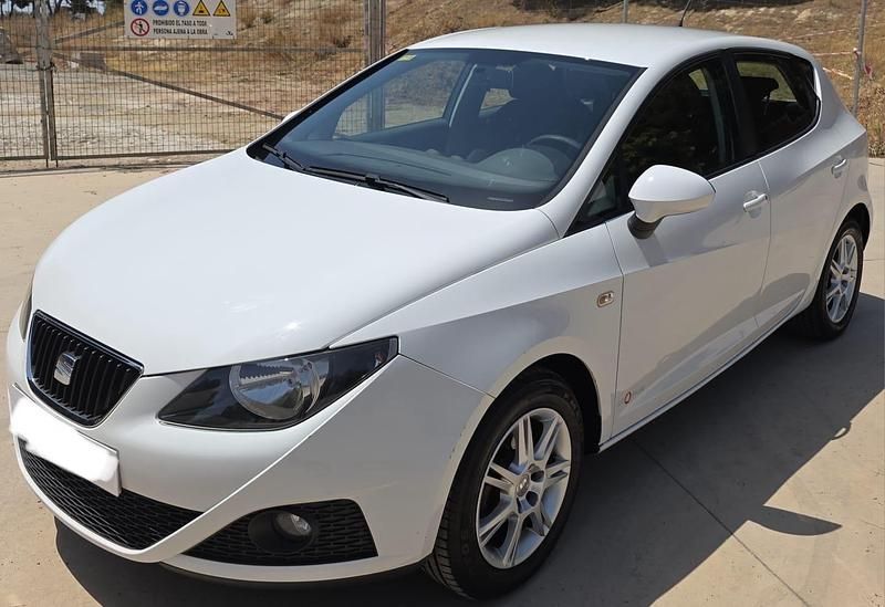 Usado Seat Ibiza Reference 90 CV (66 kW) 2012 Blanco