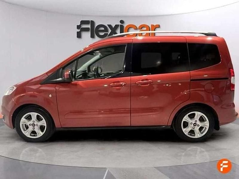 Usado Ford Tourneo Courier Titanium 102 CV (75 kW) 2016 Burdeos Monovolumen