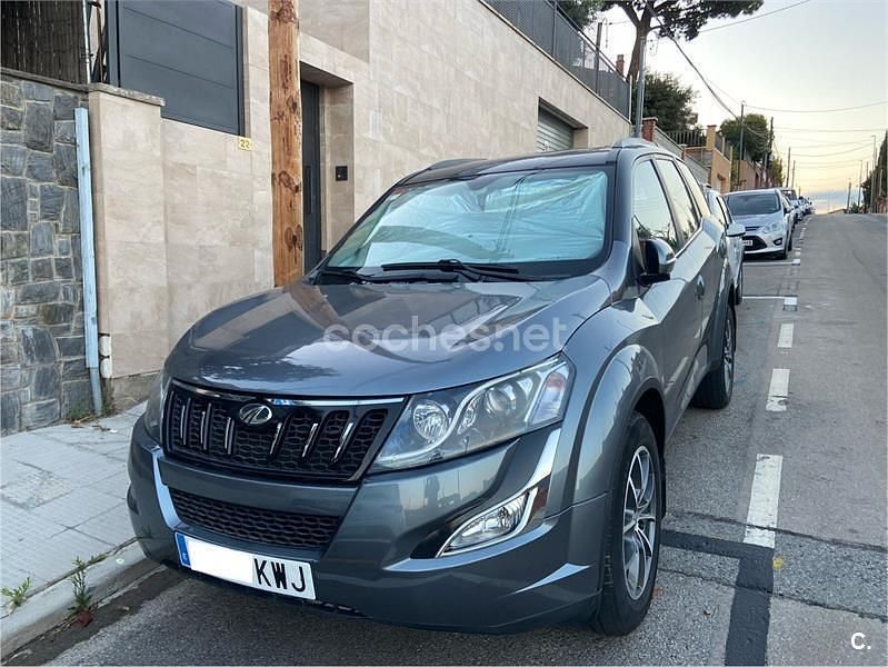 Azul Usado 2019 Mahindra XUV500 SUV | 14.500 € - Imagen 1/4