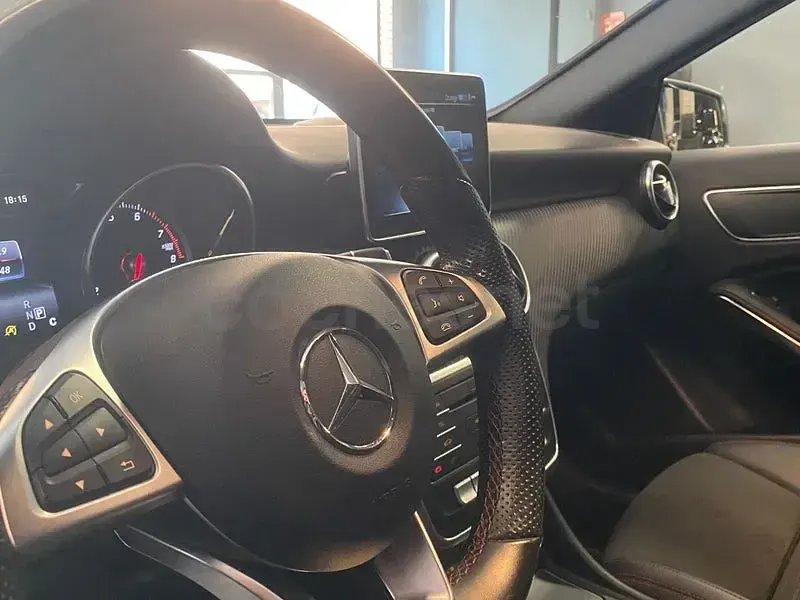 Usado Mercedes A200 AMG line 156 CV (114 kW) 2016 Gris / plata Berlina
