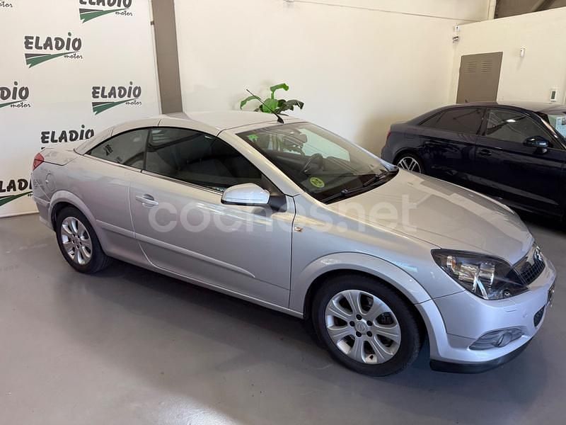 Usado Opel Astra Cabriolet Enjoy 150 CV (110 kW) 2009 Gris / plata Descapotable