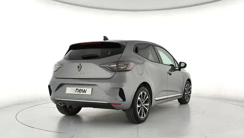 Usado Renault Clio V Techno 100 CV (73 kW) 2025 Gris Berlina