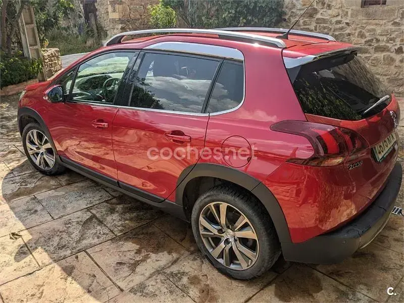 Usado Peugeot 2008 Allure 110 CV (80 kW) 2017 Rojo SUV