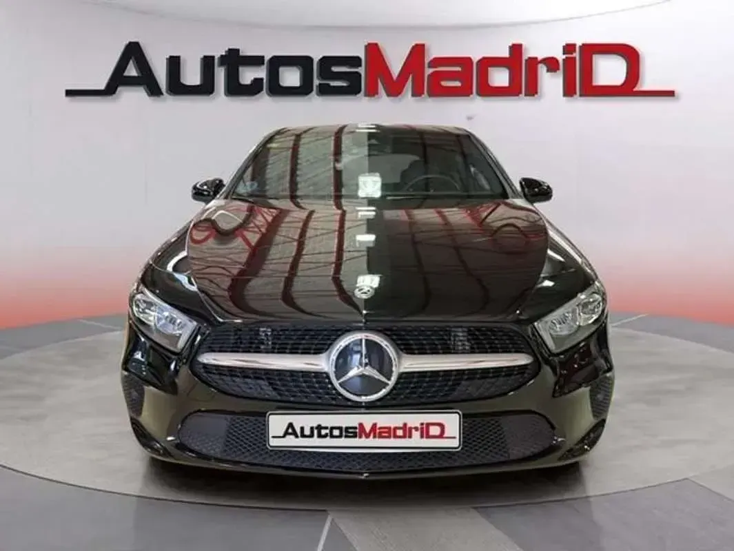 Usado Mercedes A180 116 CV (85 kW) 2019 Negro Utilitario