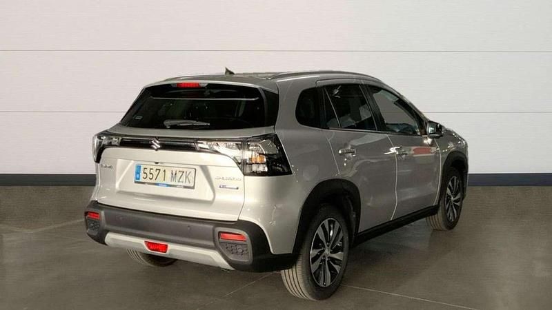 Usado Suzuki SX4 131 CV (96 kW) 2025 Plateado SUV
