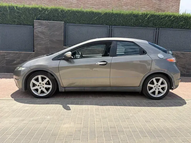 Usado Honda Civic Sport 140 CV (102 kW) 2009 Gris / plata Berlina