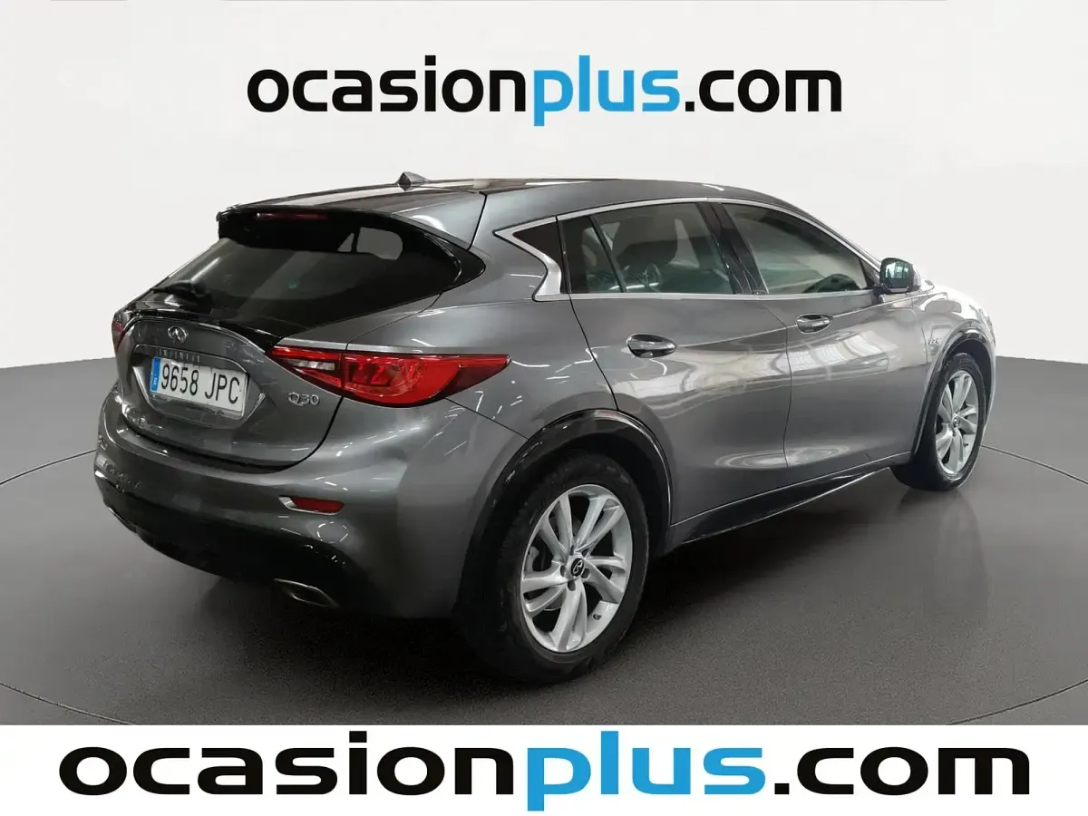 Usado Infiniti Q30 Premium 170 CV (125 kW) 2016 Gris Utilitario