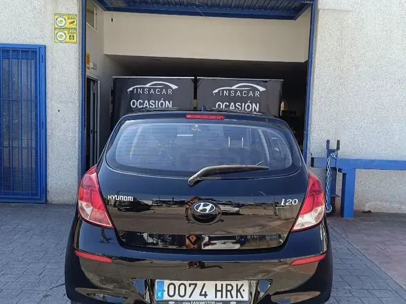 Usado Hyundai i20 85 CV (62 kW) 2013 Negro Utilitario