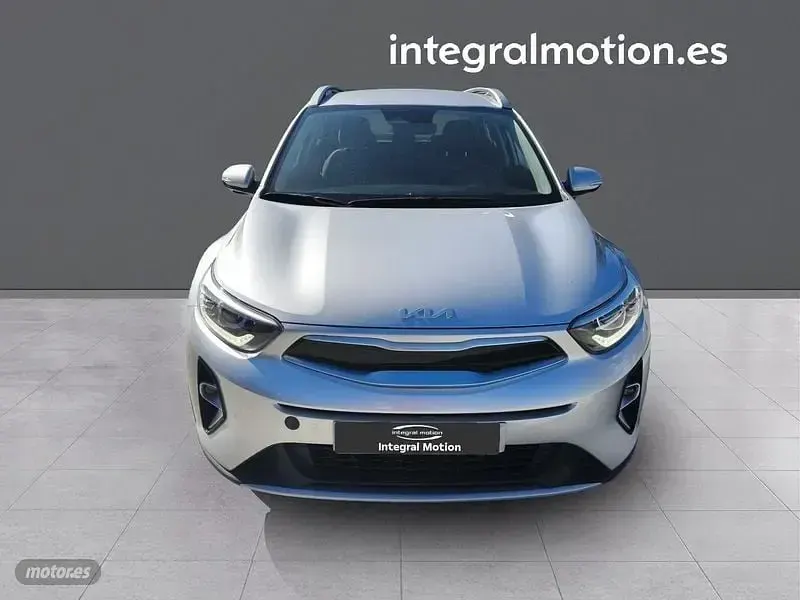 Usado Kia Stonic 101 CV (74 kW) 2025 Plateado SUV