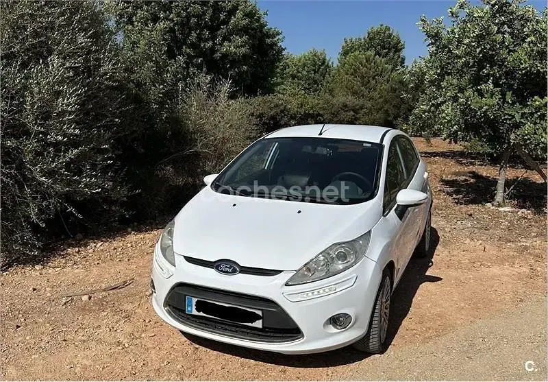 Usado Ford Fiesta Titanium 95 CV (69 kW) 2011 Blanco Berlina