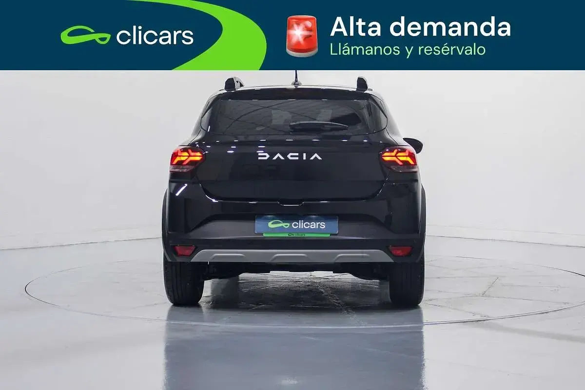 Usado Dacia Sandero Expression 101 CV (74 kW) 2024 Negro Utilitario