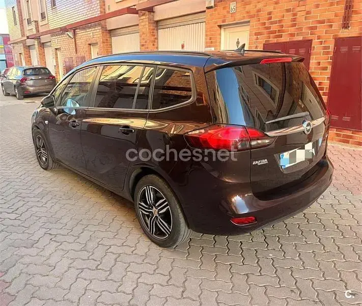 Usado Opel Zafira Tourer Selective 130 CV (95 kW) 2013 Granate Monovolumen