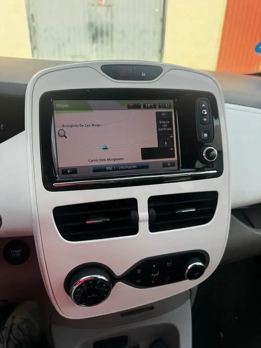 Begagnad Renault Zoe Bose Edition 67 kW (92 HK) 2017 Vit Halvkombi