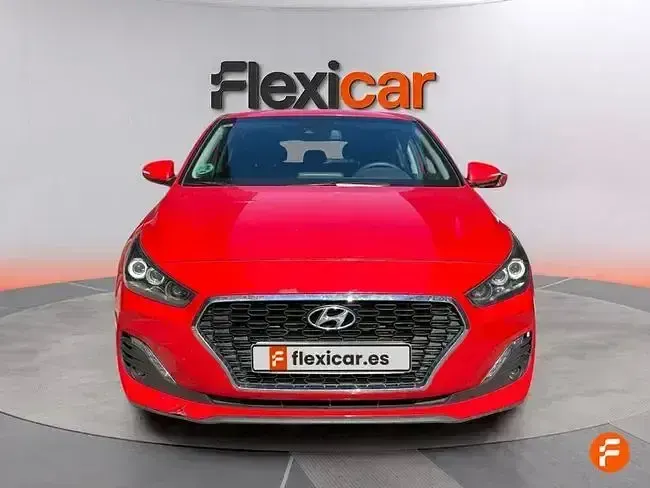 Usado Hyundai i30 Style 140 CV (102 kW) 2019 Rojo