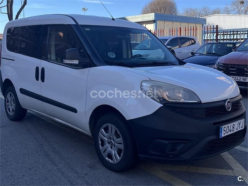 Usado Fiat Doblò Easy 90 CV (66 kW) 2016 Blanco Monovolumen