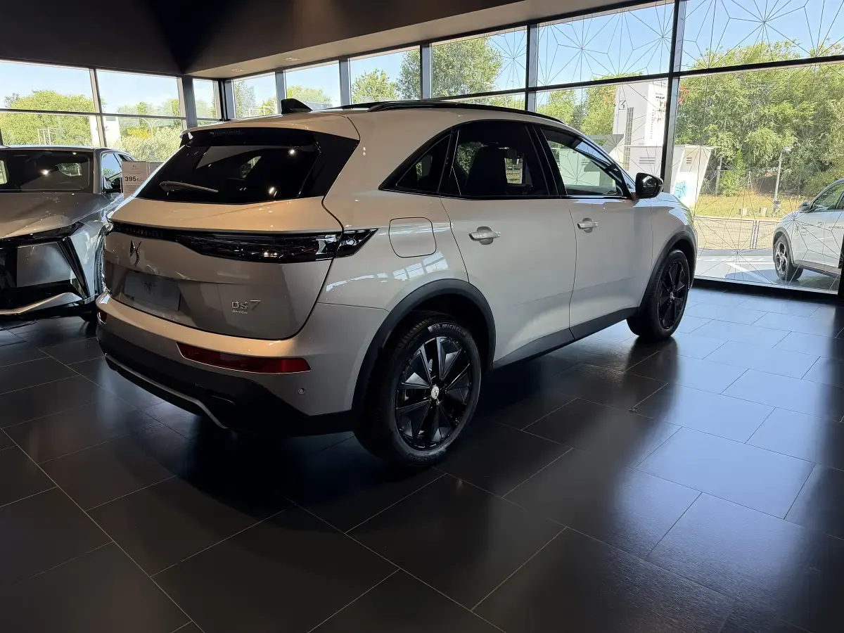 Nuevo DS Automobiles DS7 Crossback 130 CV (95 kW) 2026 Gris SUV
