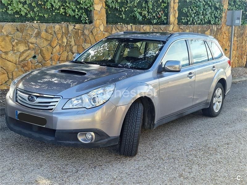 Usado Subaru Outback 150 CV (110 kW) 2009 Gris / plata Familiar