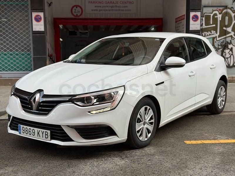 Usado Renault Mégane IV Business 115 CV (84 kW) 2019 Gris / plata Berlina