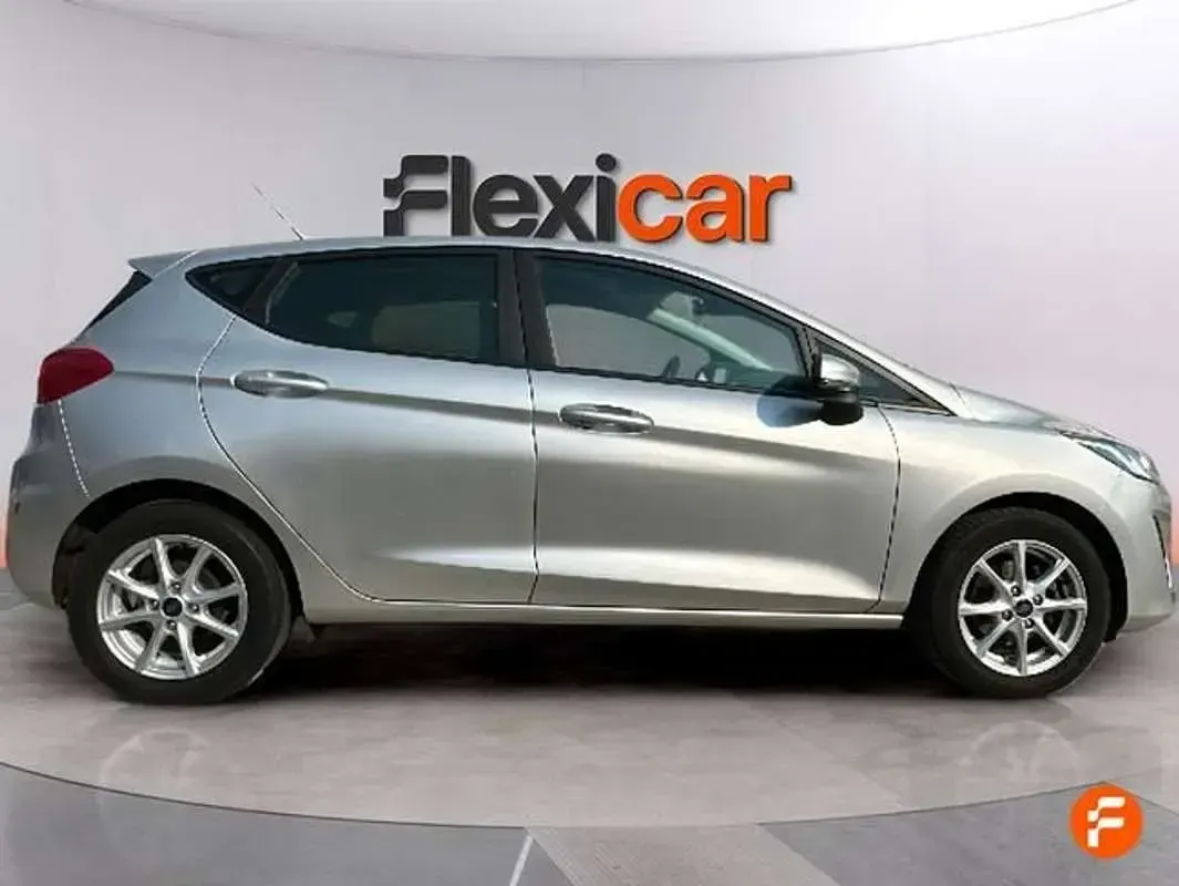 Usado Ford Fiesta Active 86 CV (63 kW) 2018 Gris Utilitario