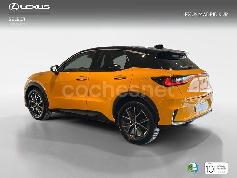 Usado Lexus LBX 136 CV (100 kW) 2024 Amarillo SUV