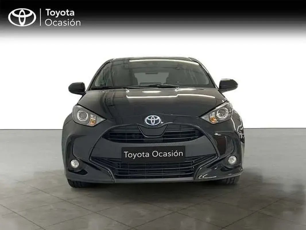 Usado Toyota Yaris Active 116 CV (85 kW) 2025 Negro Utilitario