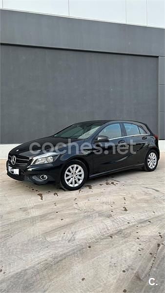 Usado Mercedes A180 Urban 122 CV (89 kW) 2014 Negro Berlina