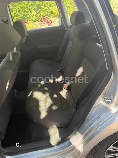 Usado VW Polo Match 55 CV (40 kW) 2005 Gris / plata Utilitario