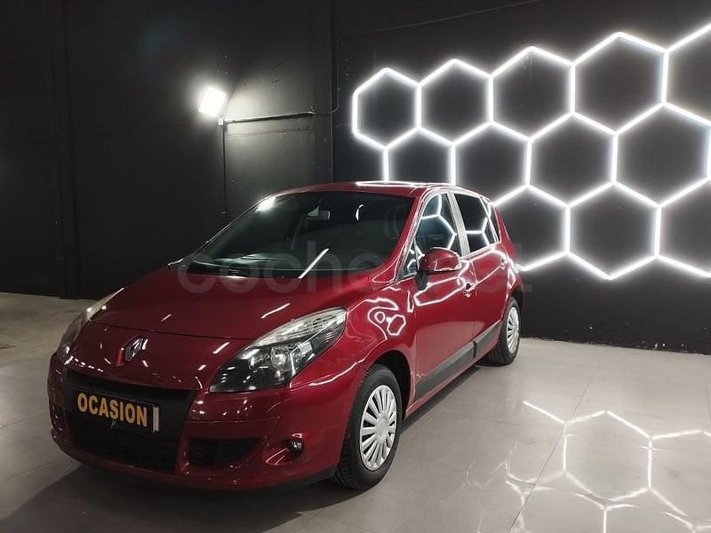 Usado Renault Scénic III 105 CV (77 kW) 2009 Granate Monovolumen