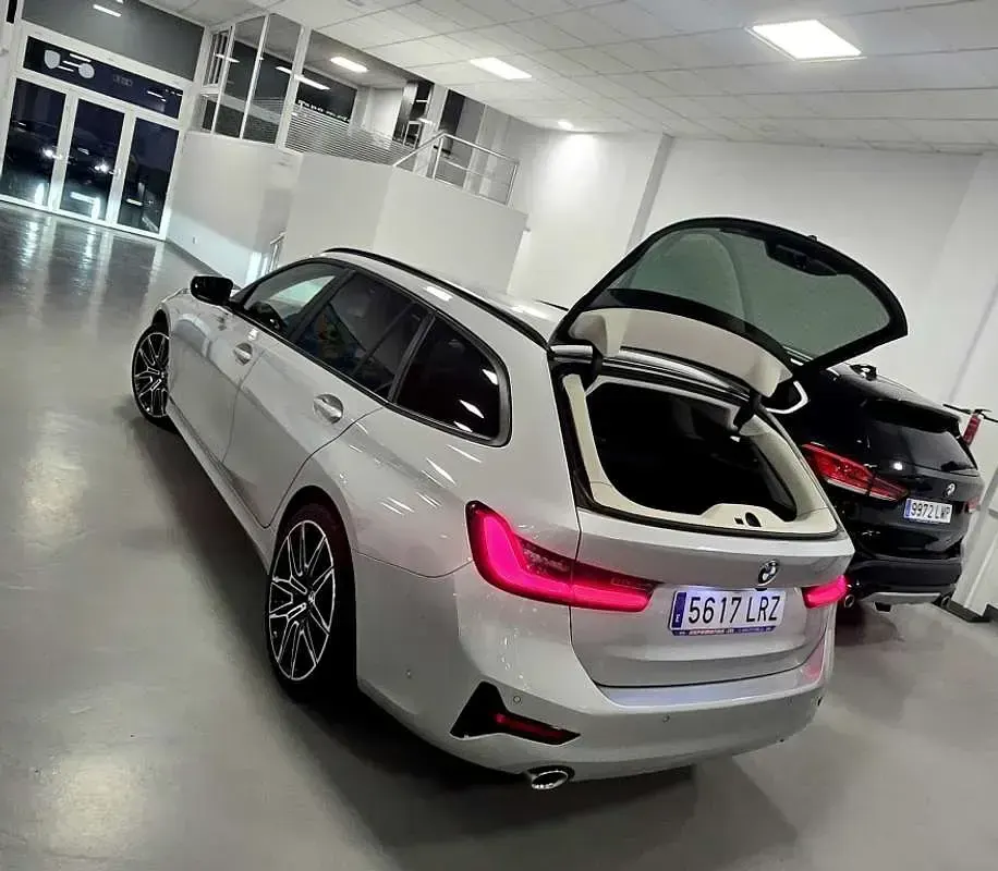 Usado BMW 320 Comfort Edition 190 CV (139 kW) 2021 Plateado Familiar