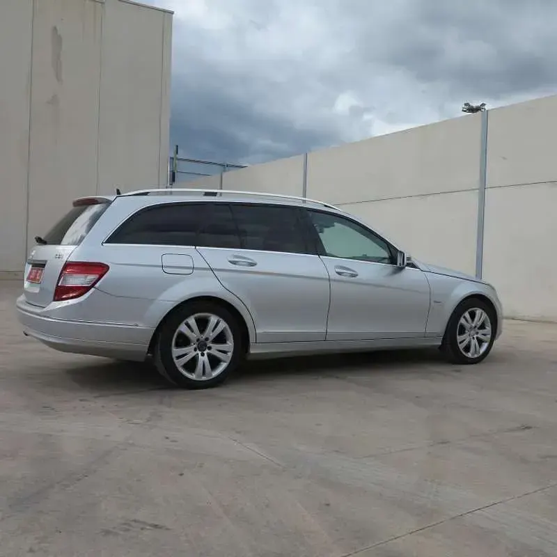 Usado Mercedes C200 Classic 136 CV (100 kW) 2010 Plateado Familiar