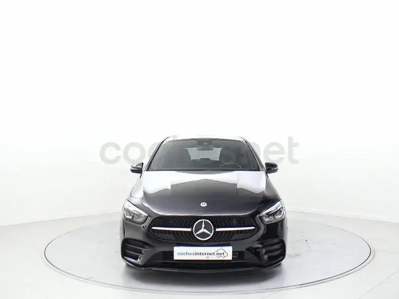 Usado Mercedes B200 150 CV (110 kW) 2024 Negro Monovolumen