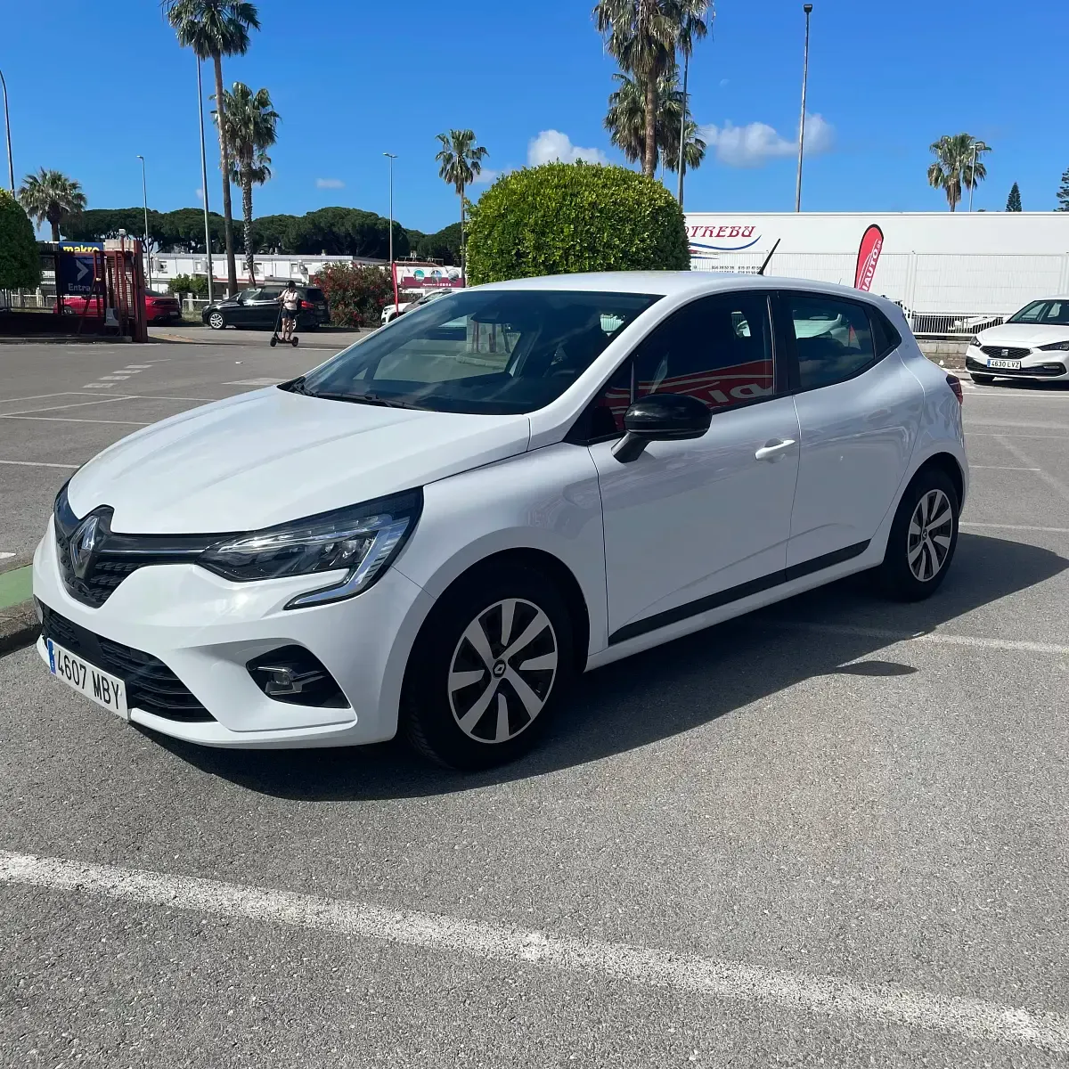 Käytetty Renault Clio V Equilibre 100 HP (73 kW) 2022 Valkoinen Sedan