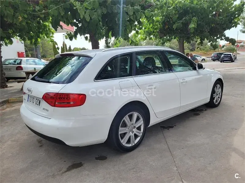 Usado Audi A4 120 CV (88 kW) 2010 Blanco Familiar