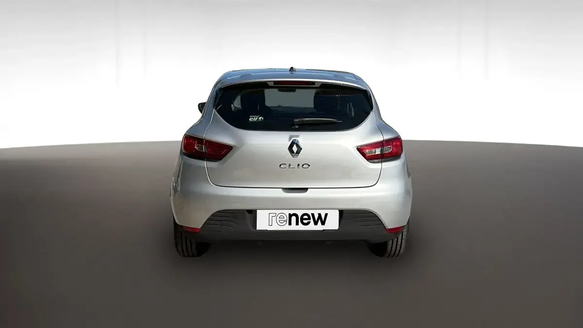 Usado Renault Clio IV Business 75 CV (55 kW) 2013 Gris platino Berlina