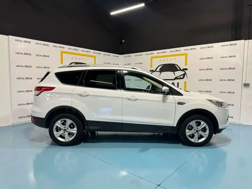 Usado Ford Kuga Titanium 120 CV (88 kW) 2015 Blanco SUV