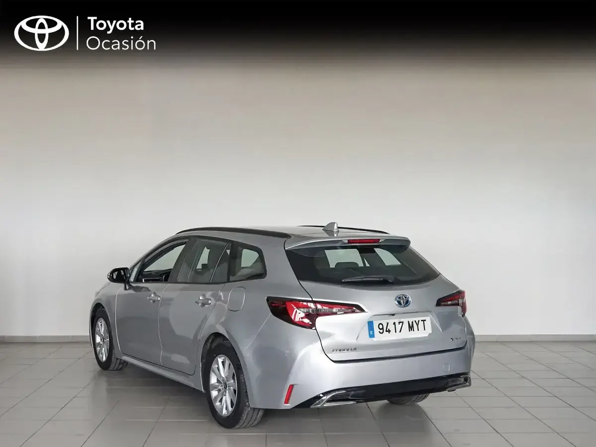 Usado Toyota Corolla Active 140 CV (102 kW) 2025 Gris Familiar