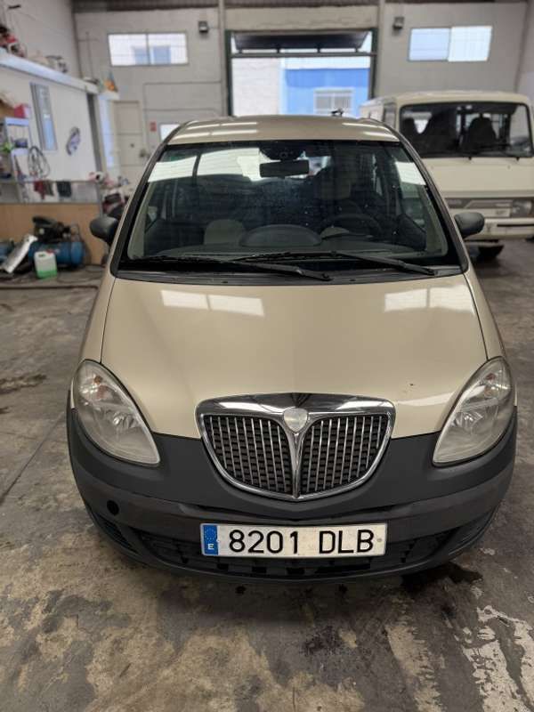 Usado 2005 Lancia Musa Monovolumen | 2750 € - Imagen 1/4